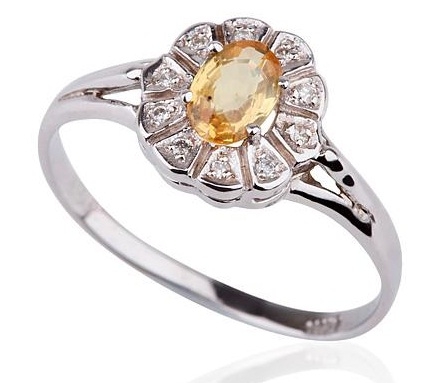 Gold vintage ring with Citrine trimmed in diamonds side view
