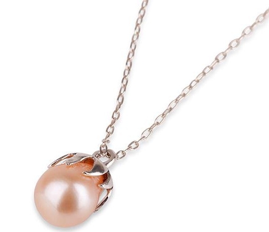 Vintage Style Silver Pendant with Pearl Side View