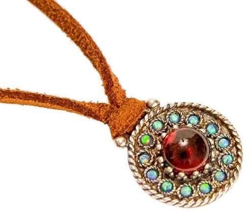 Vintage pendant with 14 opals and one garnet