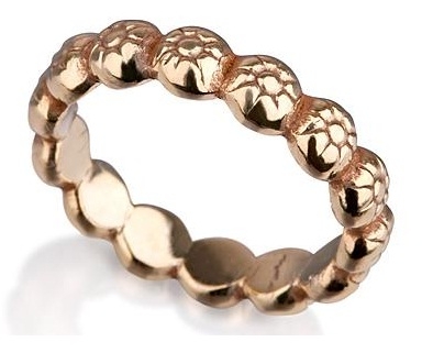 Adorable Gold Vintage Style Wedding Ring side view