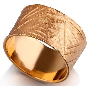 Gold Vintage Style Wedding Ring Side View