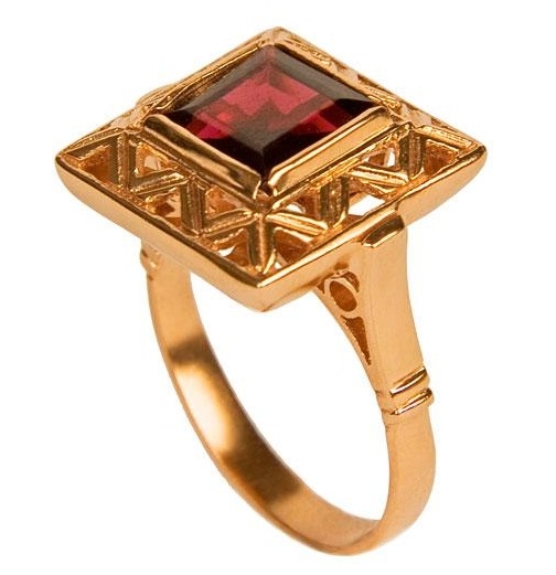 Rose Gold Vintage Ring with Red Garnet side view