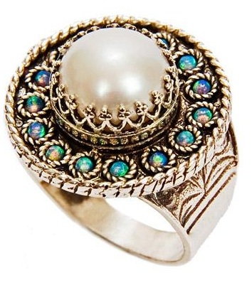 Silver Vintage Ring with a Pearl and Opals side view
