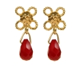 Gold Vintage earrings with teardrop shaped rubies - front view Gold Vintage earrings with teardrop shaped rubies - front view