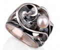 Vintage Style Silver and Pearl Ring side view Vintage Style Silver and Pearl Ring side view